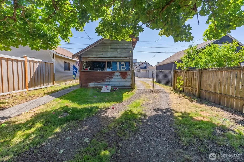 5209 N Winnifred Street Ruston WA 98407