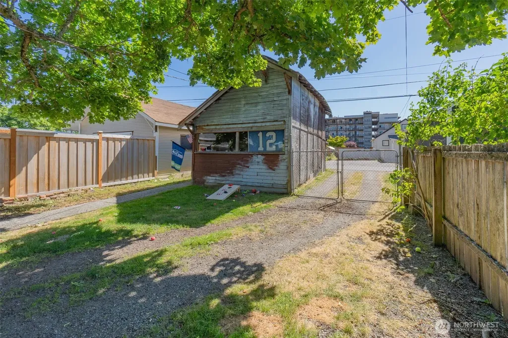 5209 N Winnifred Street Ruston WA 98407