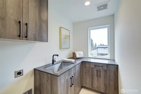 7912 34th Avenue SW Seattle WA 98126
