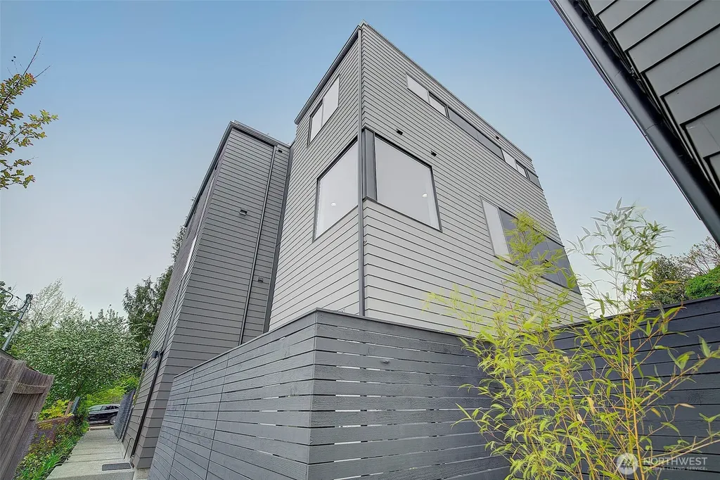 7912 34th Avenue SW Seattle WA 98126
