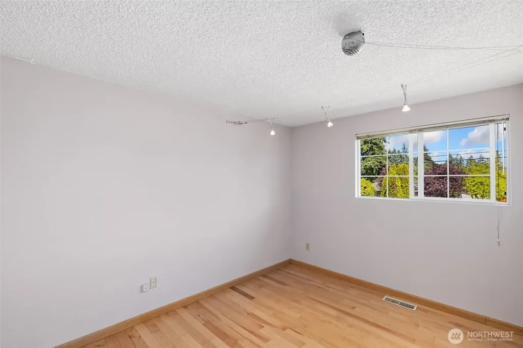 31229 10th Avenue S Federal Way WA 98003