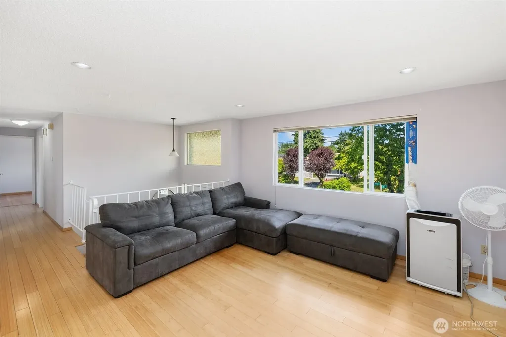 31229 10th Avenue S Federal Way WA 98003