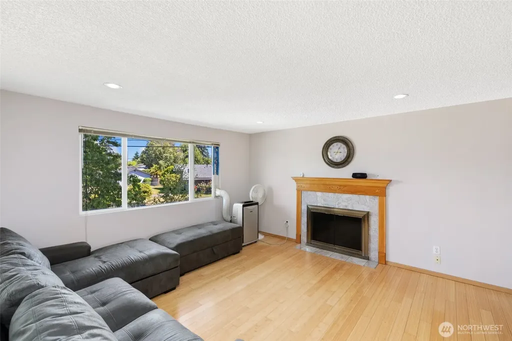 31229 10th Avenue S Federal Way WA 98003