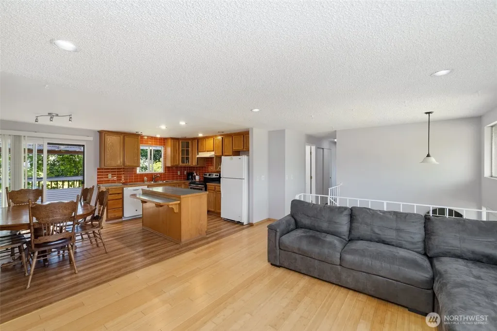 31229 10th Avenue S Federal Way WA 98003