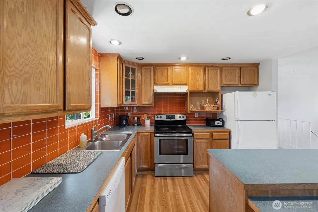 31229 10th Avenue S Federal Way WA 98003