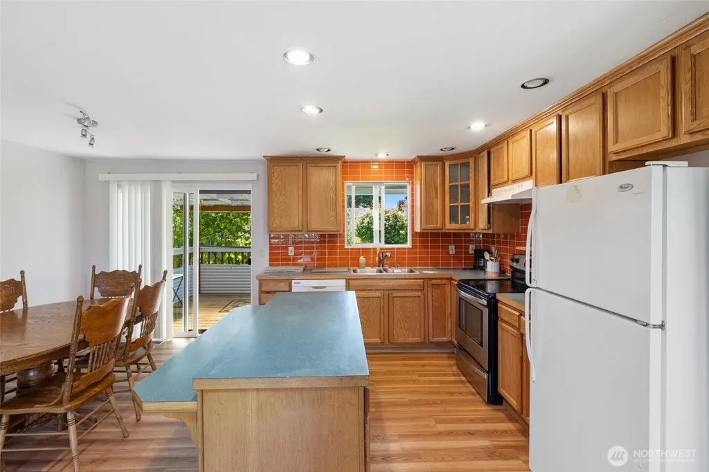 31229 10th Avenue S Federal Way WA 98003