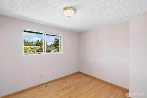 31229 10th Avenue S Federal Way WA 98003