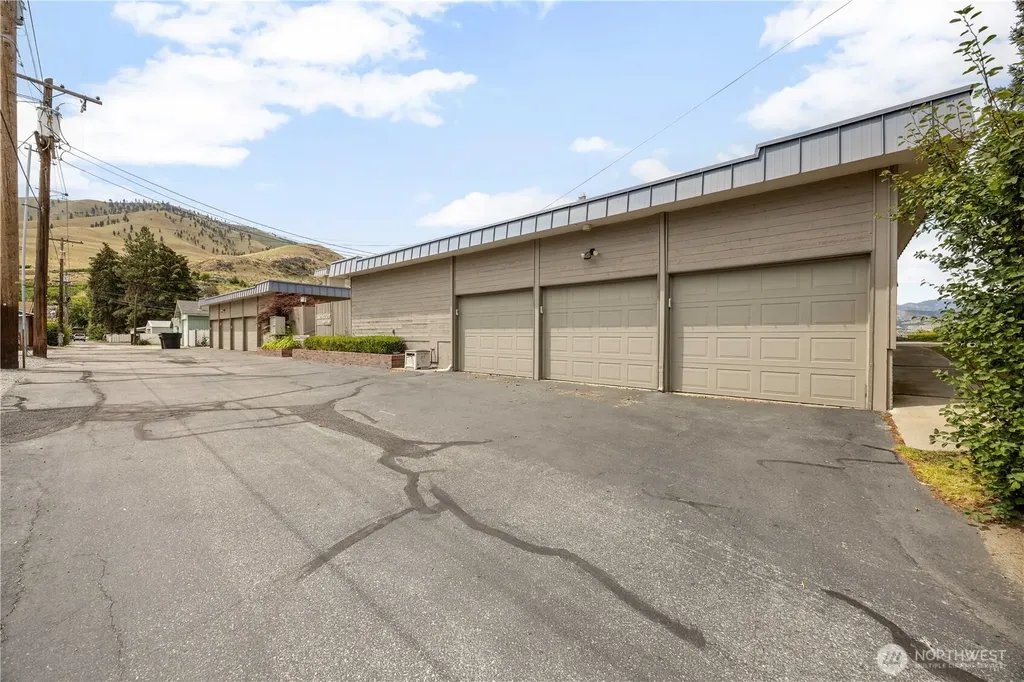 301 S 3rd Street Chelan WA 98816