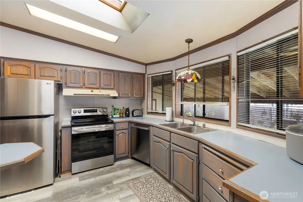 18289 E State Route 3 Allyn WA 98524