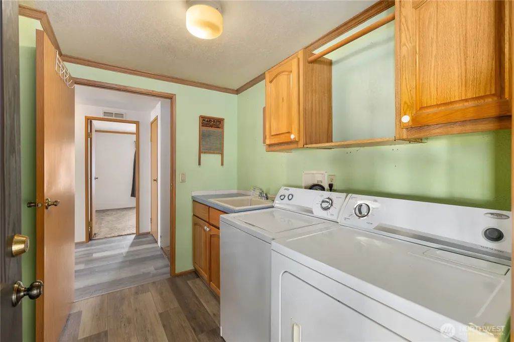 18289 E State Route 3 Allyn WA 98524