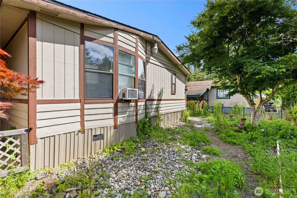 18289 E State Route 3 Allyn WA 98524