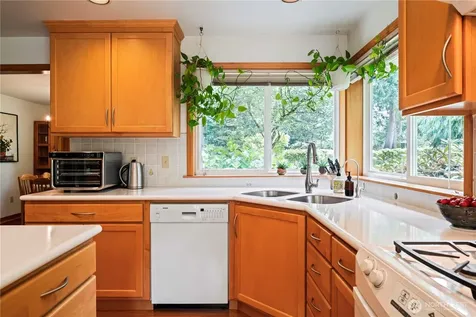419 212th Avenue NE Sammamish WA 98074