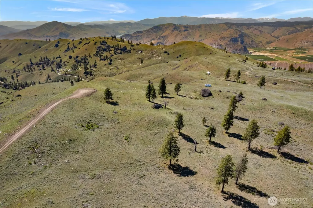 12 Columbia River Bluffs Road Chelan Falls WA 98858