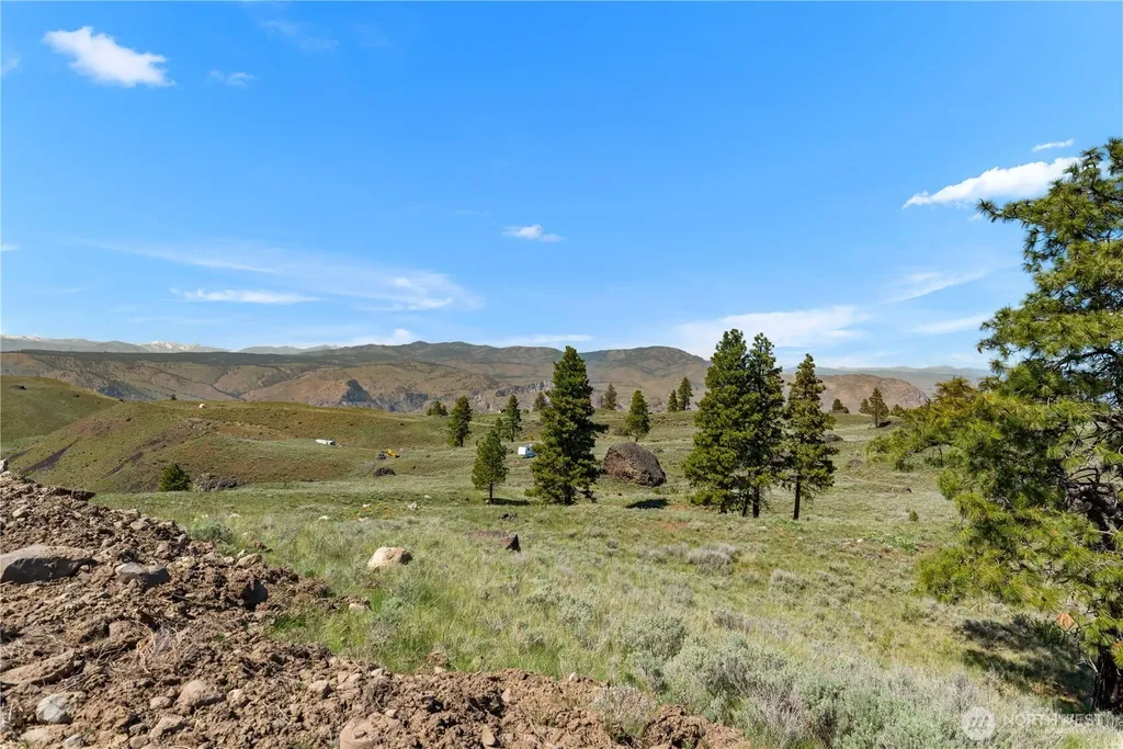 12 Columbia River Bluffs Road Chelan Falls WA 98858