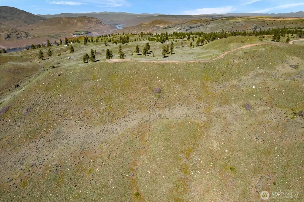12 Columbia River Bluffs Road Chelan Falls WA 98858