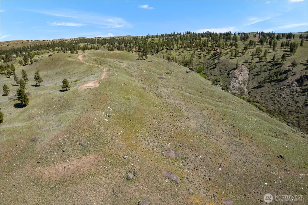 12 Columbia River Bluffs Road Chelan Falls WA 98858