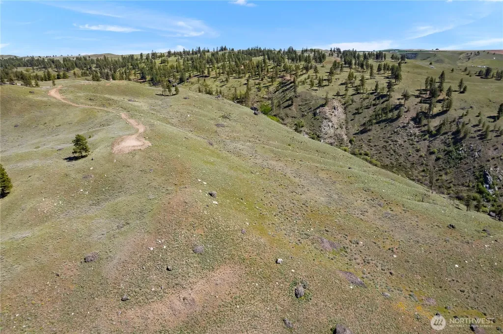 12 Columbia River Bluffs Road Chelan Falls WA 98858