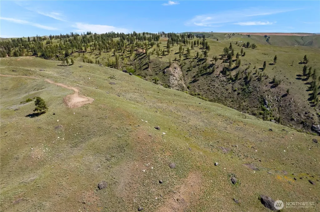 12 Columbia River Bluffs Road Chelan Falls WA 98858