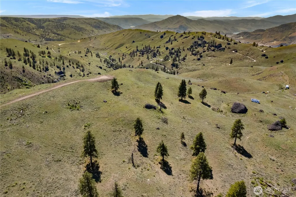 12 Columbia River Bluffs Road Chelan Falls WA 98858