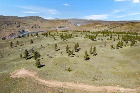 12 Columbia River Bluffs Road Chelan Falls WA 98858