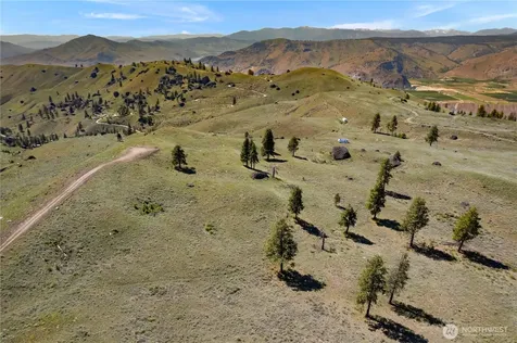 12 Columbia River Bluffs Road Chelan Falls WA 98858