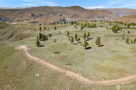12 Columbia River Bluffs Road Chelan Falls WA 98858