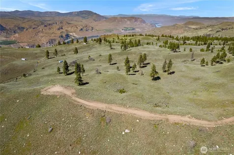 12 Columbia River Bluffs Road Chelan Falls WA 98858