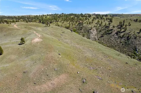 12 Columbia River Bluffs Road Chelan Falls WA 98858