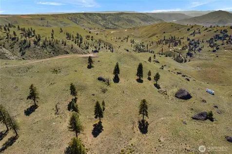 12 Columbia River Bluffs Road Chelan Falls WA 98858