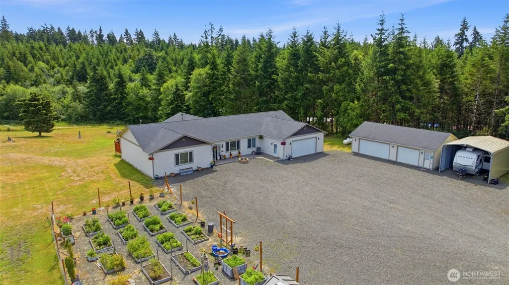 300 E Mclane Cove Drive Grapeview WA 98546