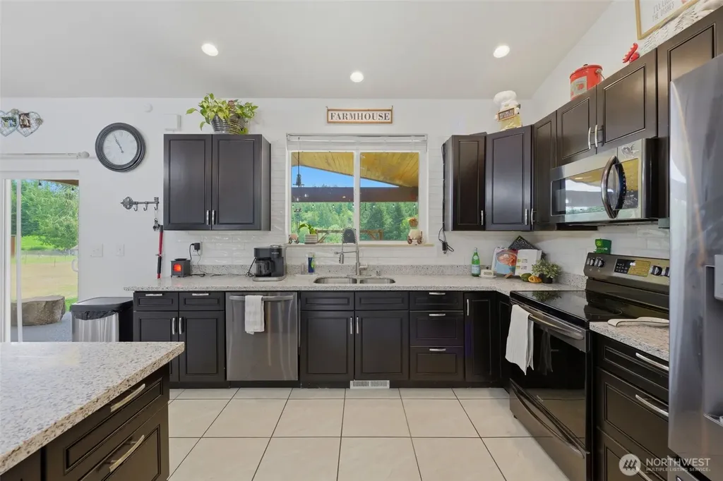 300 E Mclane Cove Drive Grapeview WA 98546