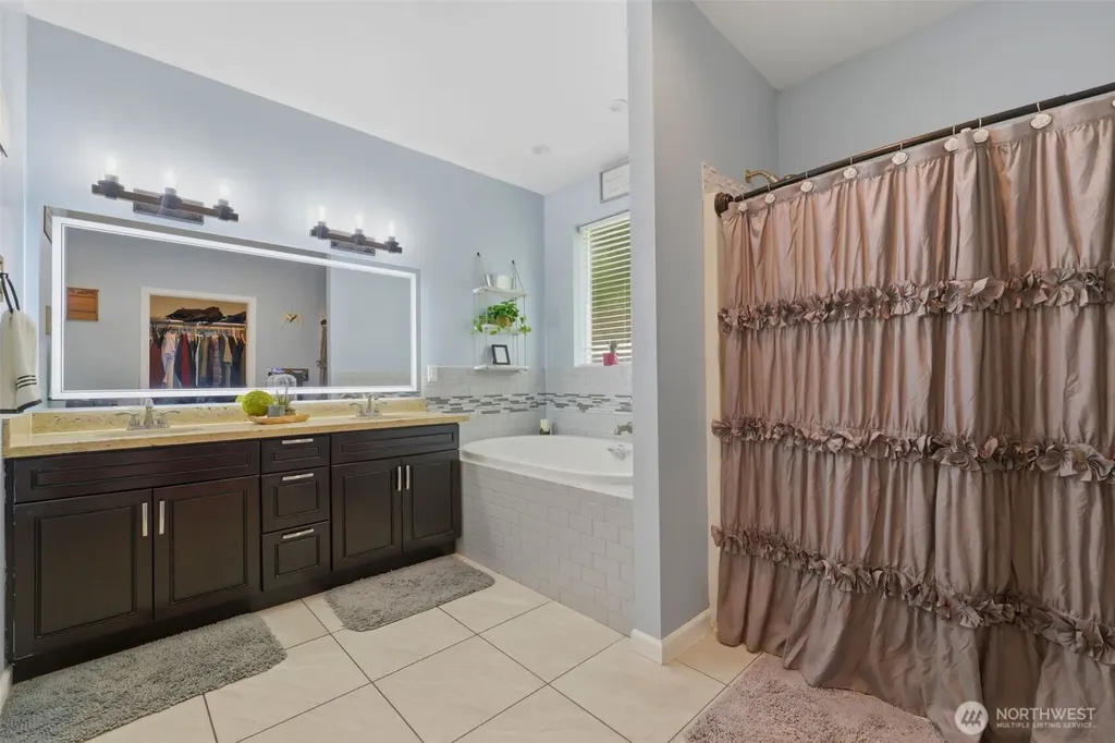 300 E Mclane Cove Drive Grapeview WA 98546