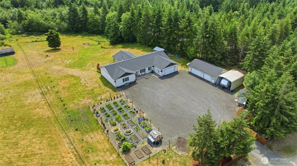 300 E Mclane Cove Drive Grapeview WA 98546