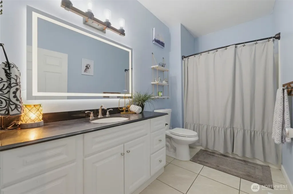 300 E Mclane Cove Drive Grapeview WA 98546
