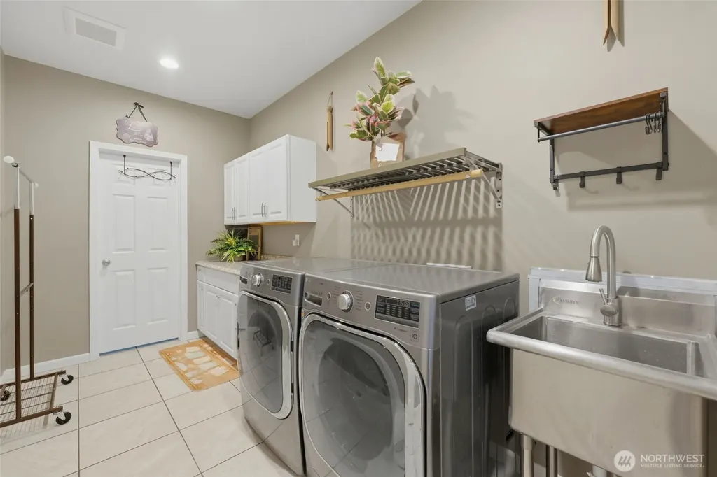300 E Mclane Cove Drive Grapeview WA 98546