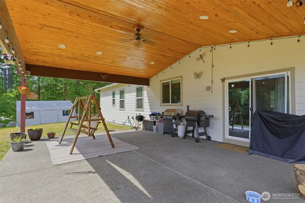 300 E Mclane Cove Drive Grapeview WA 98546