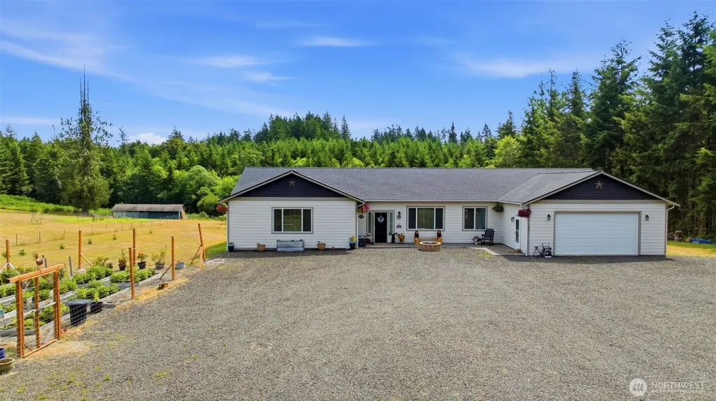 300 E Mclane Cove Drive Grapeview WA 98546