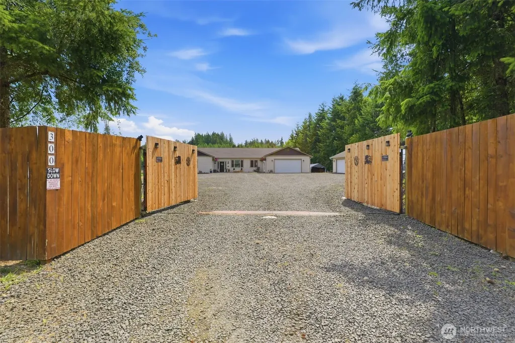 300 E Mclane Cove Drive Grapeview WA 98546