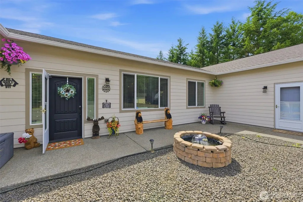 300 E Mclane Cove Drive Grapeview WA 98546