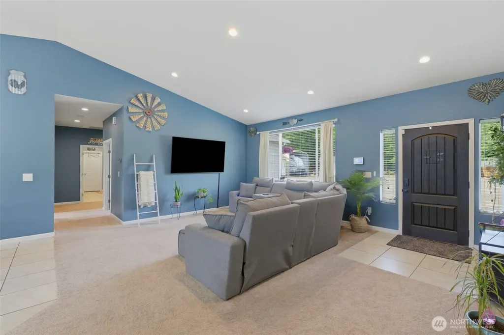 300 E Mclane Cove Drive Grapeview WA 98546