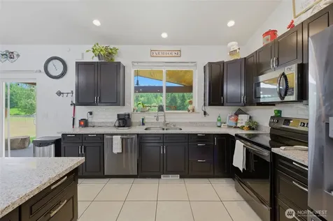 300 E Mclane Cove Drive Grapeview WA 98546