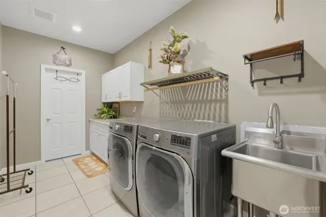 300 E Mclane Cove Drive Grapeview WA 98546