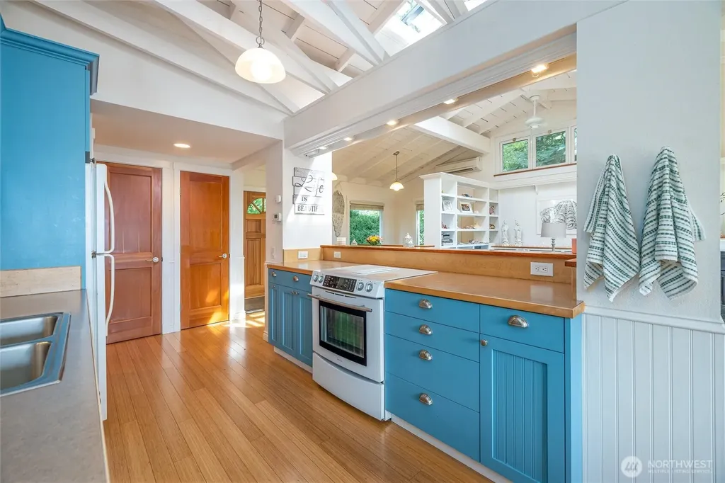 3965 Legoe Bay Road Lummi Island WA 98262