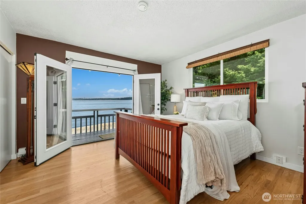 10932 Vashon Hwy SW Vashon WA 98070