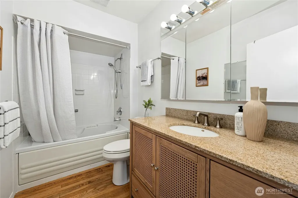 10932 Vashon Hwy SW Vashon WA 98070