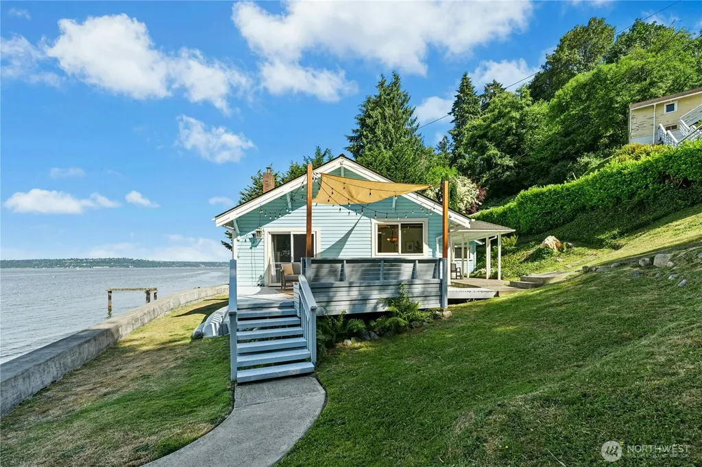 10932 Vashon Hwy SW Vashon WA 98070