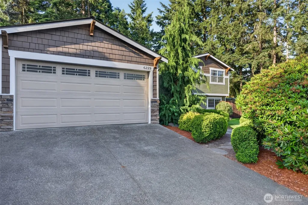 6229 NE 196th Street Kenmore WA 98028