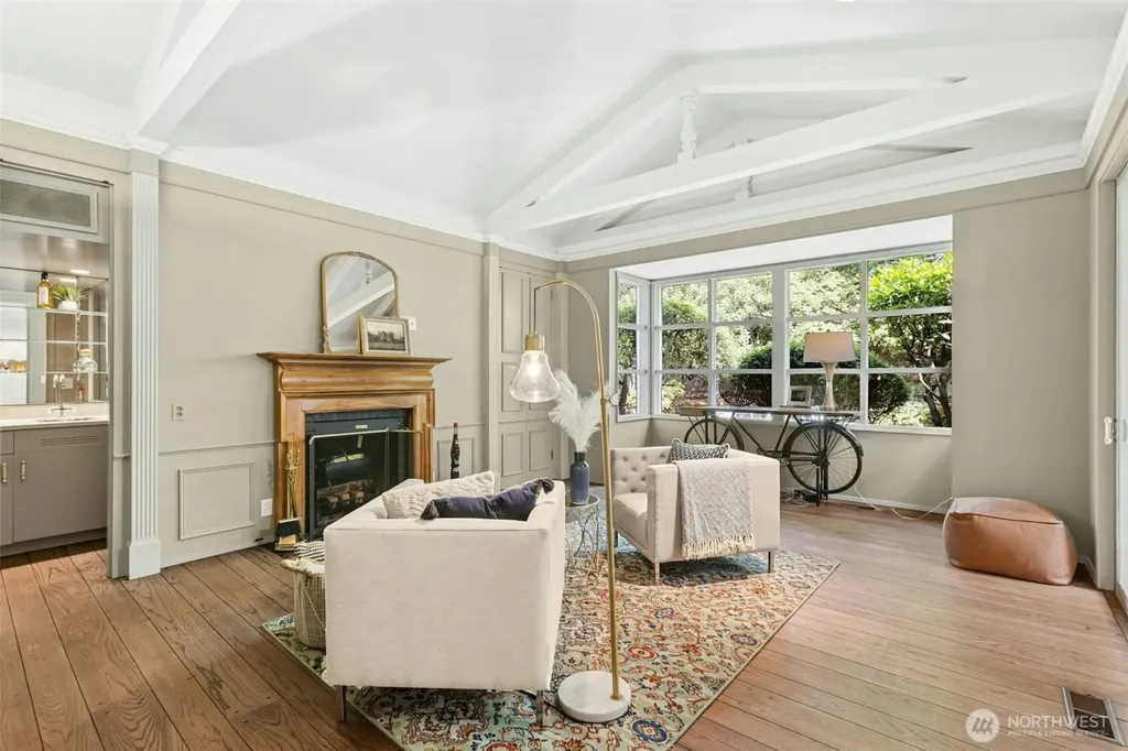 6016 NE Keswick Drive Seattle WA 98105