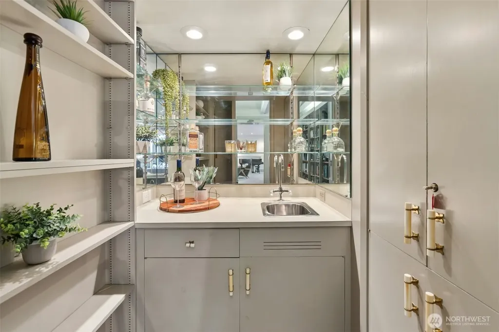 6016 NE Keswick Drive Seattle WA 98105