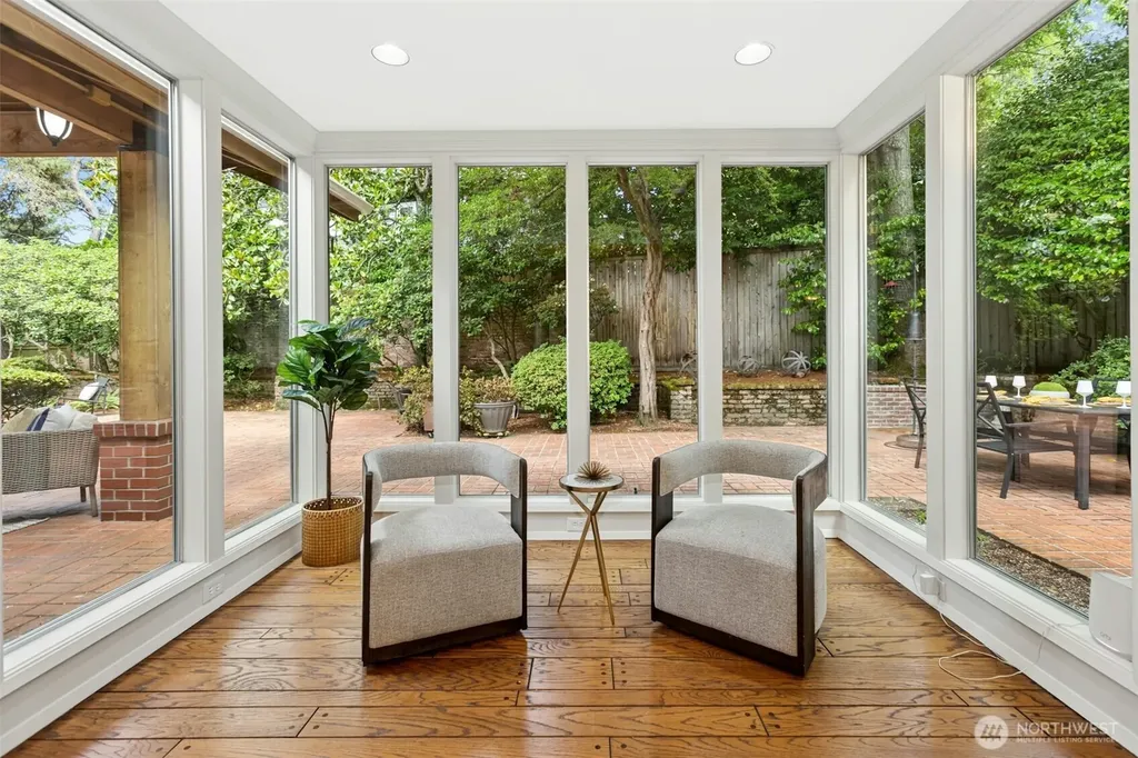 6016 NE Keswick Drive Seattle WA 98105